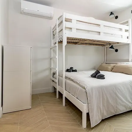 Fully Renovated Scandinavian Style 2 Bed In The Heart Of Puerto Banus Сasa de vacaciones *