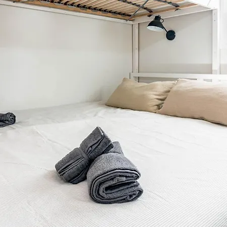 Fully Renovated Scandinavian Style 2 Bed In The Heart Of Puerto Banus * Marbella